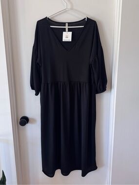 mts Black V-Neck Midi Dress with Three-Quarter Sleeves